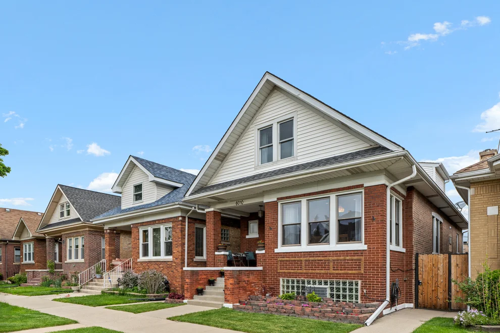 Unit for sale at 6010 W DAKIN Street, Chicago, IL 60634