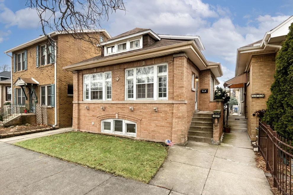 Unit for sale at 5832 N Sacramento Avenue, Chicago, IL 60659