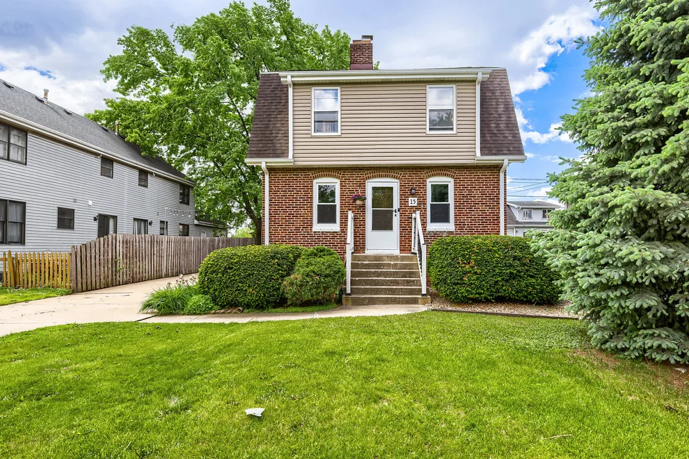 Unit for sale at 15 W Ann Street, Lombard, IL 60148