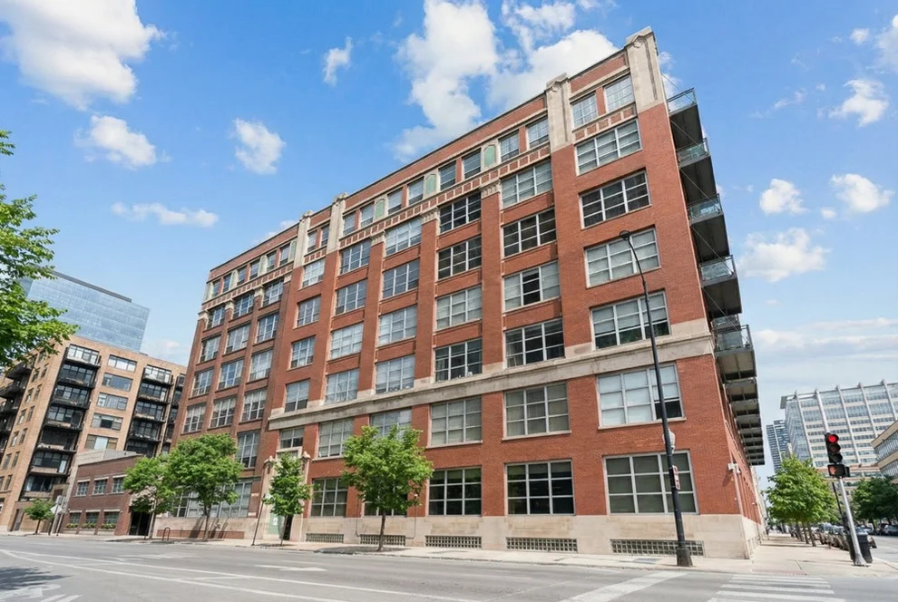 Unit for sale at 333 S Des Plaines Street, Chicago, IL 60661