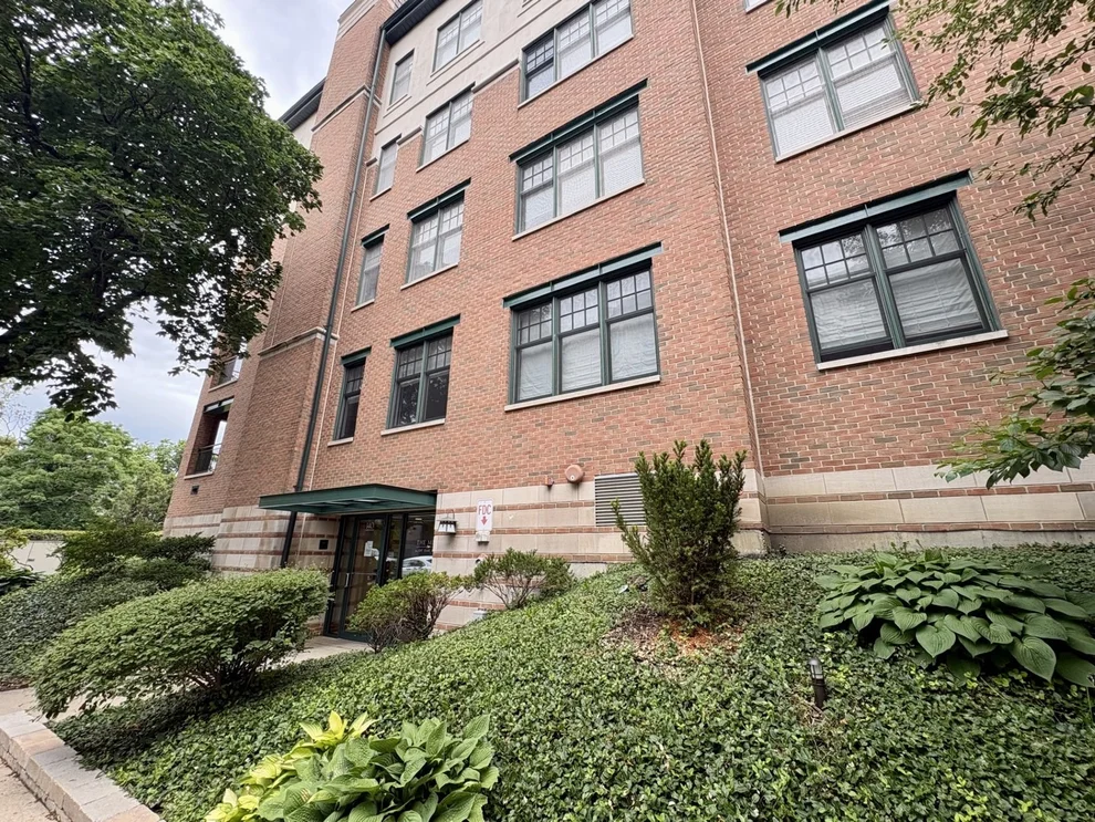 Unit for sale at 140 N Euclid Avenue, Oak Park, IL 60302
