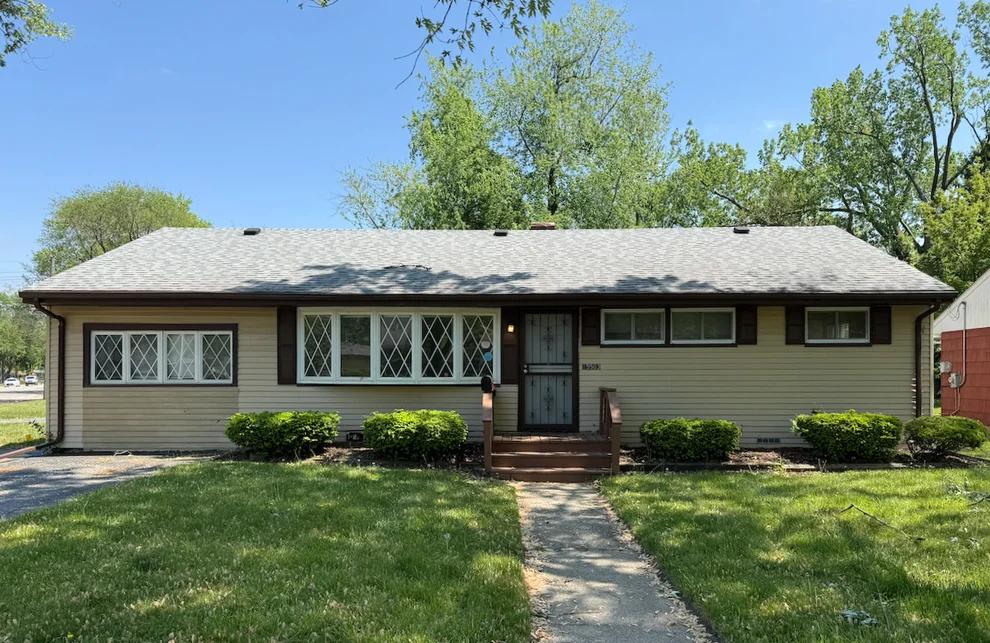 Unit for sale at 15503 Park Lane, South Holland, IL 60473