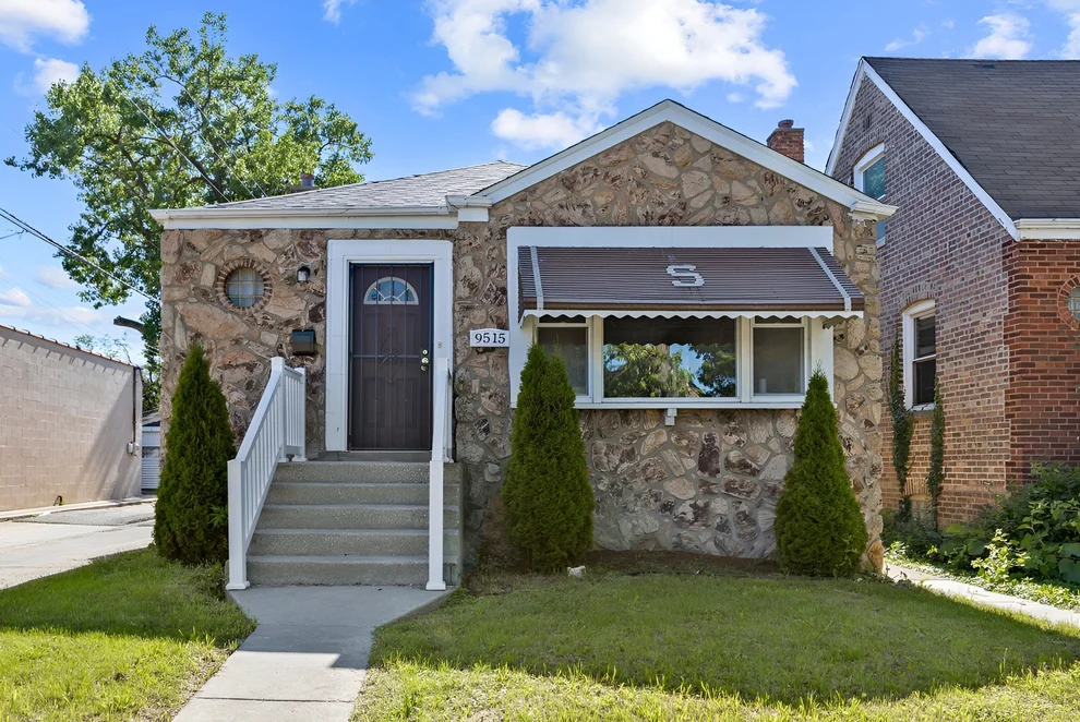 Unit for sale at 9515 S Woodlawn Avenue, Chicago, IL 60628