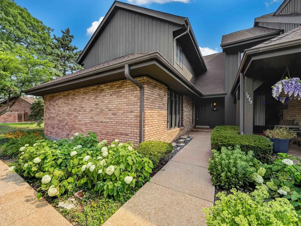 Unit for sale at 1871 Mission Hills Lane, Northbrook, IL 60062