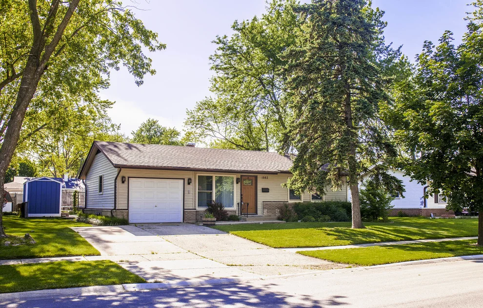 Unit for sale at 1082 CARSWELL Avenue, Elk Grove Village, IL 60007