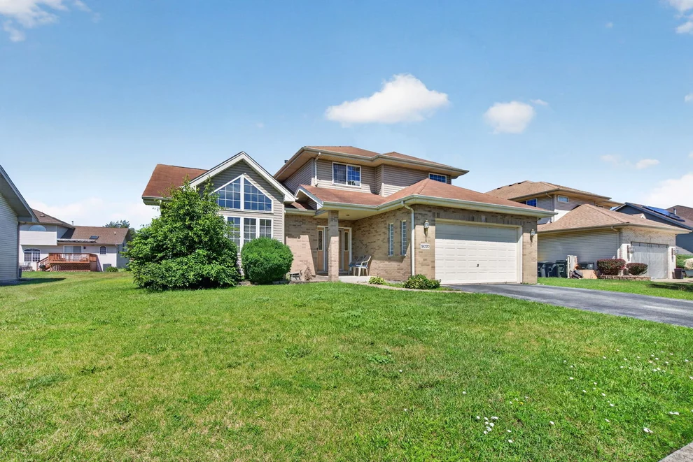Unit for sale at 18020 Charlotte Drive, Lansing, IL 60438