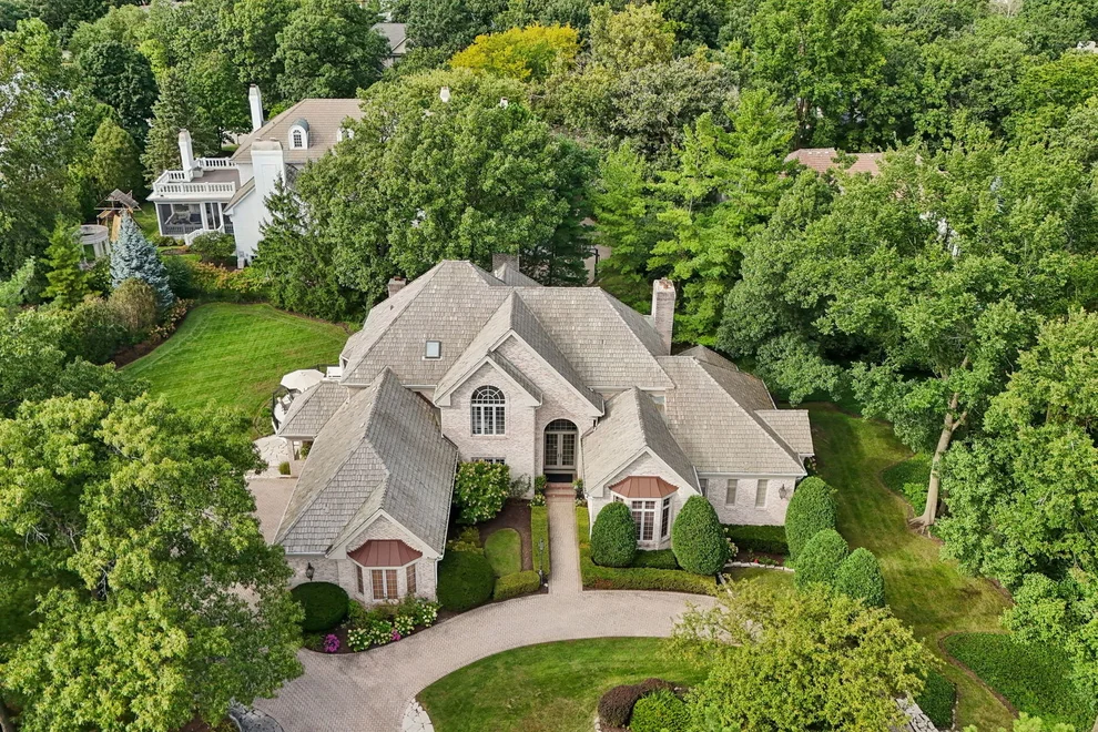 Unit for sale at 23 Ambriance Drive, Burr Ridge, IL 60527
