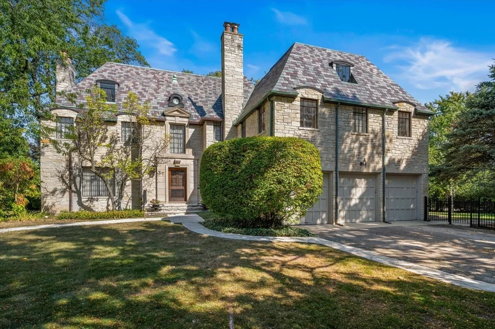 Unit for sale at 54 Kenilworth Avenue, Kenilworth, IL 60043