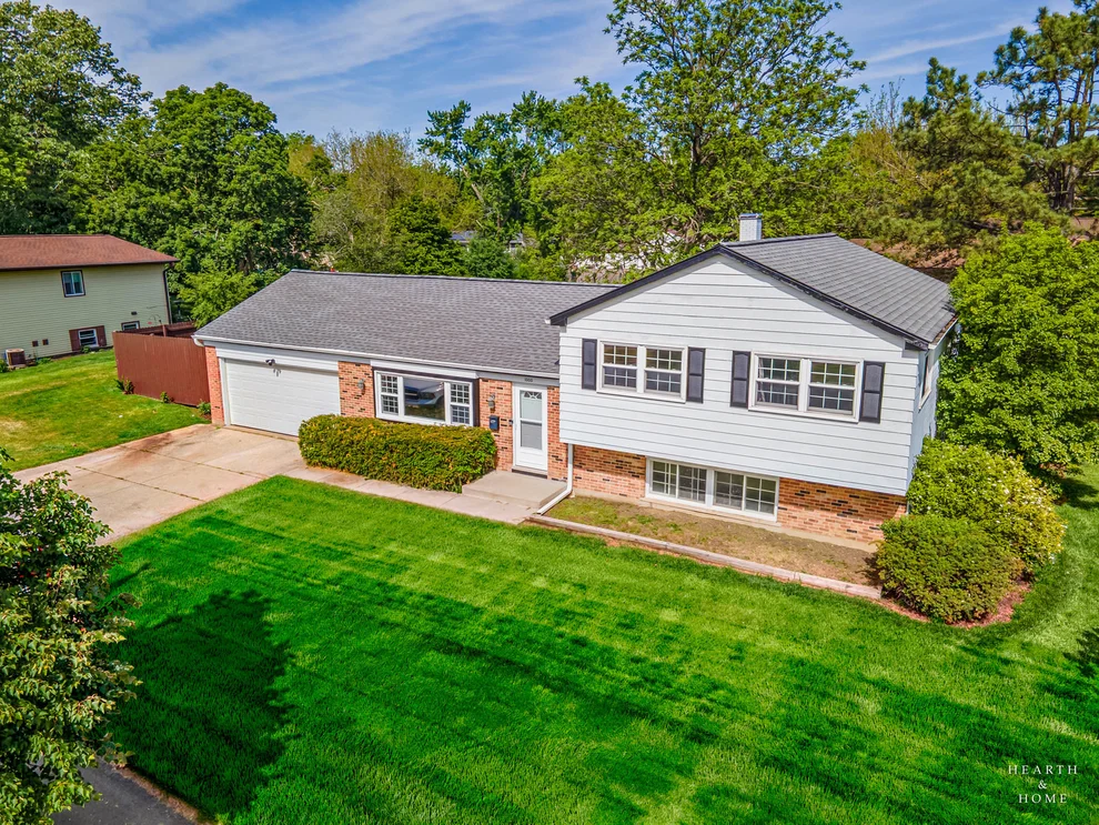 Unit for sale at 1000 Darlington Lane, Crystal Lake, IL 60014