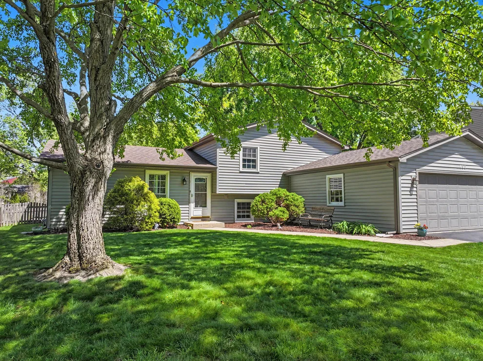 Unit for sale at 405 Carriage Hill Road, Naperville, IL 60565