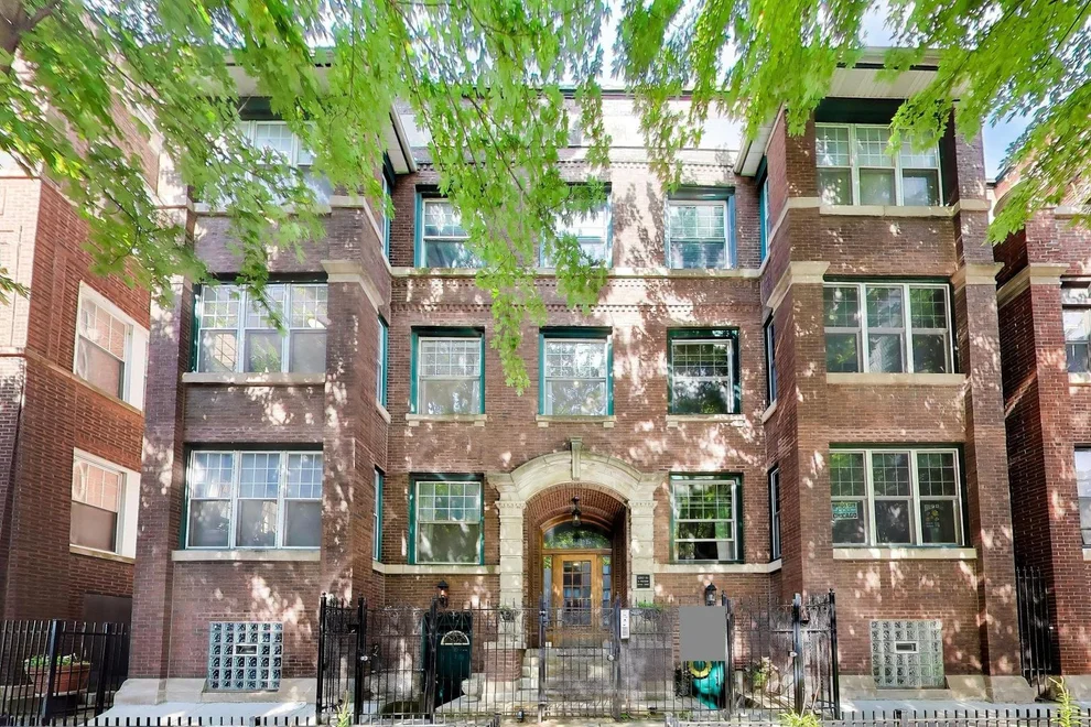 Unit for sale at 6160 N Winthrop Avenue, Chicago, IL 60660