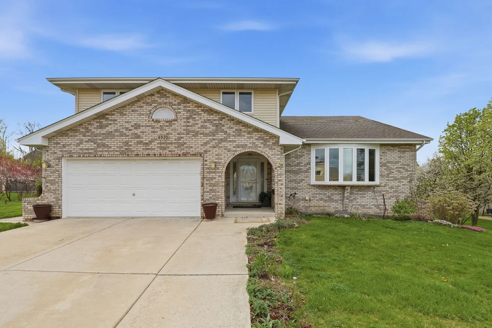 Unit for sale at 8920 Emerald Court, Hickory Hills, IL 60457
