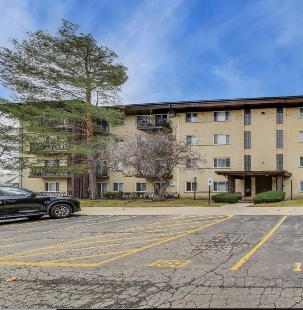 Unit for sale at 445 S Cleveland Avenue, Arlington Heights, IL 60005