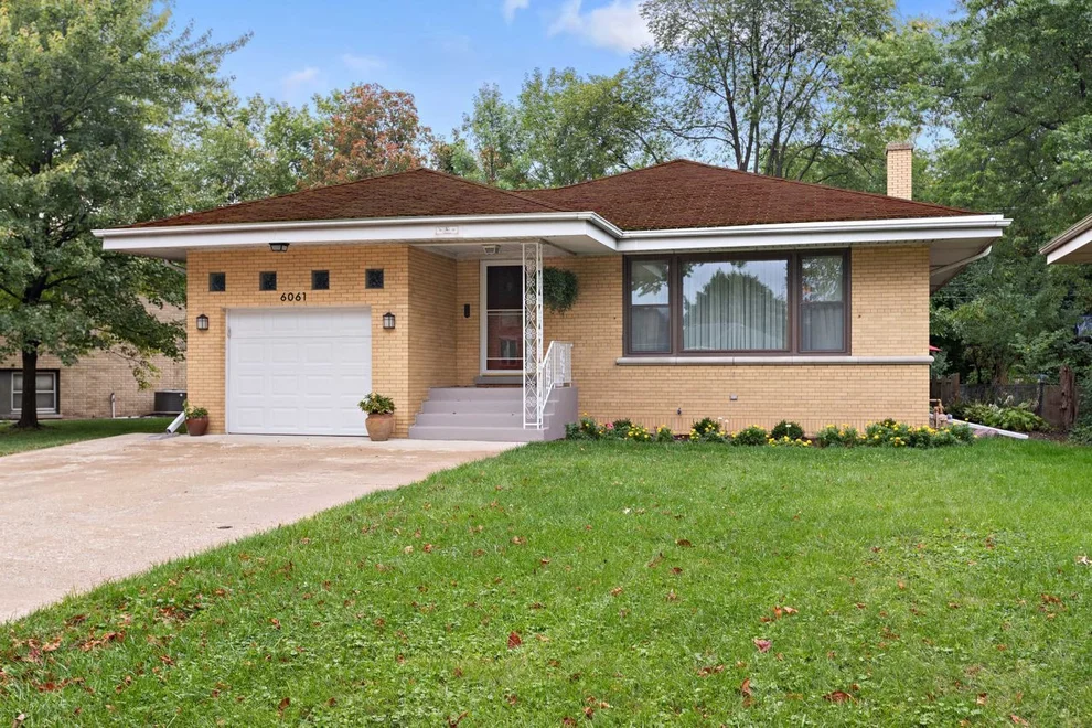 Unit for sale at 6061 N KOSTNER Avenue, Chicago, IL 60646