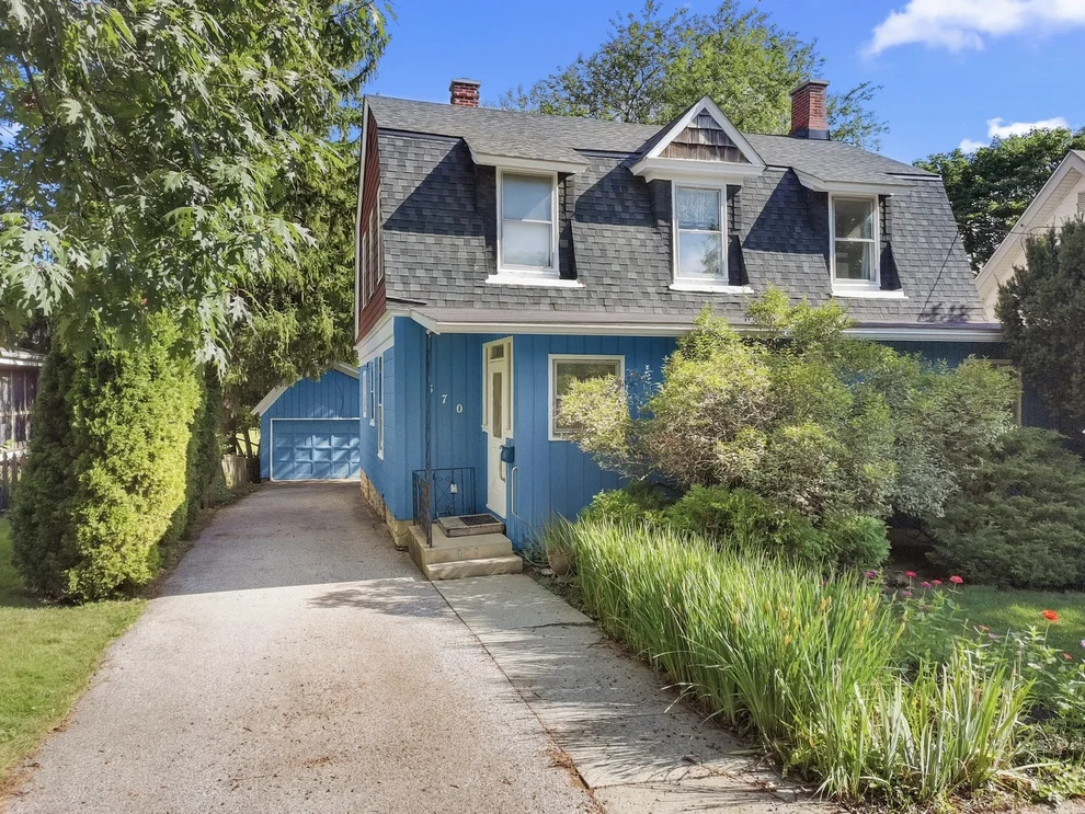 Unit for sale at 370 Lincoln Avenue, Woodstock, IL 60098