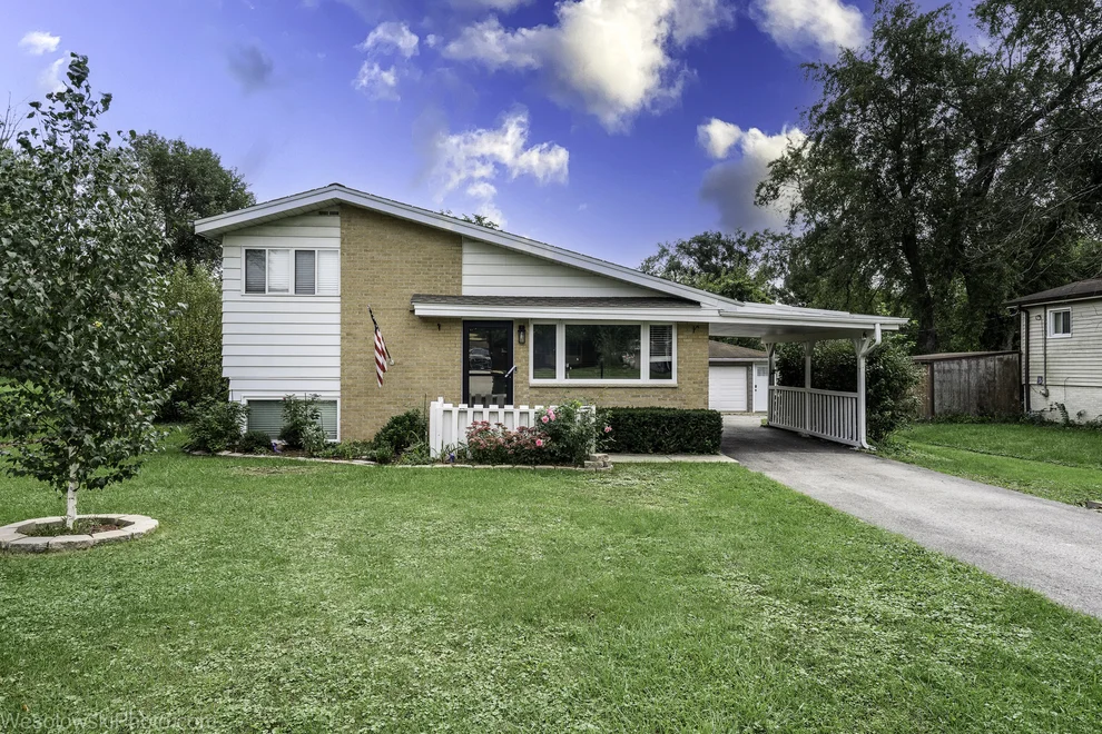 Unit for sale at 1N627 Park Boulevard, Glen Ellyn, IL 60137