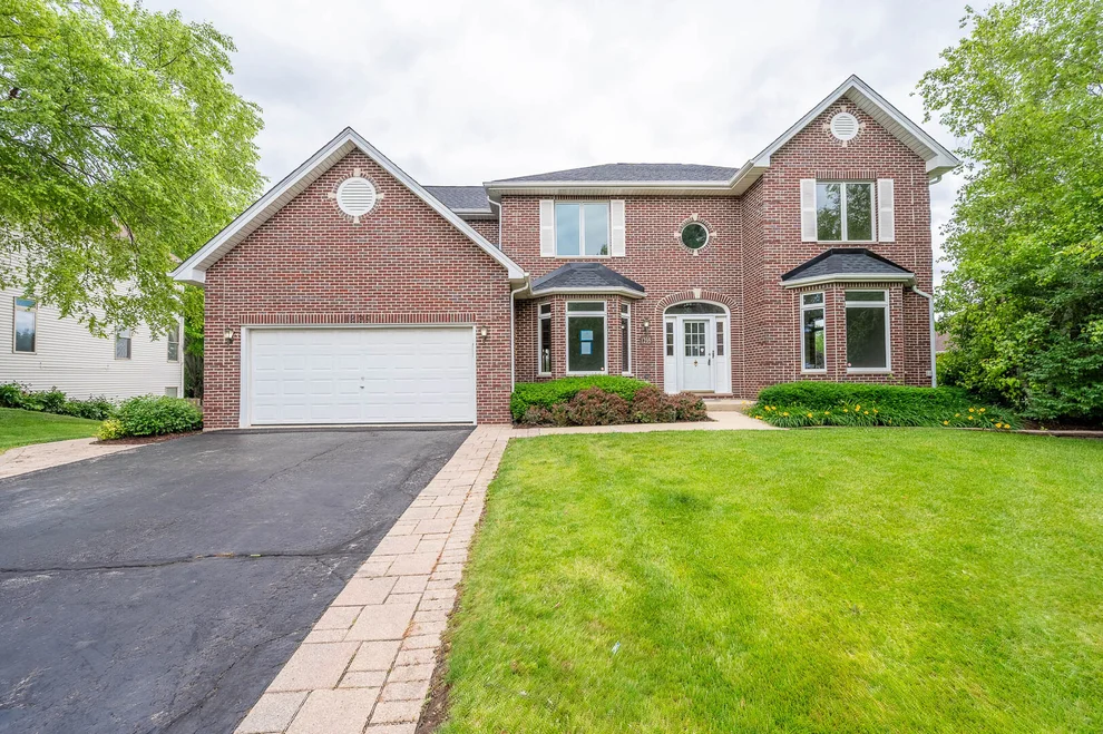 Unit for sale at 1295 Hunters Ridge W, Hoffman Estates, IL 60192