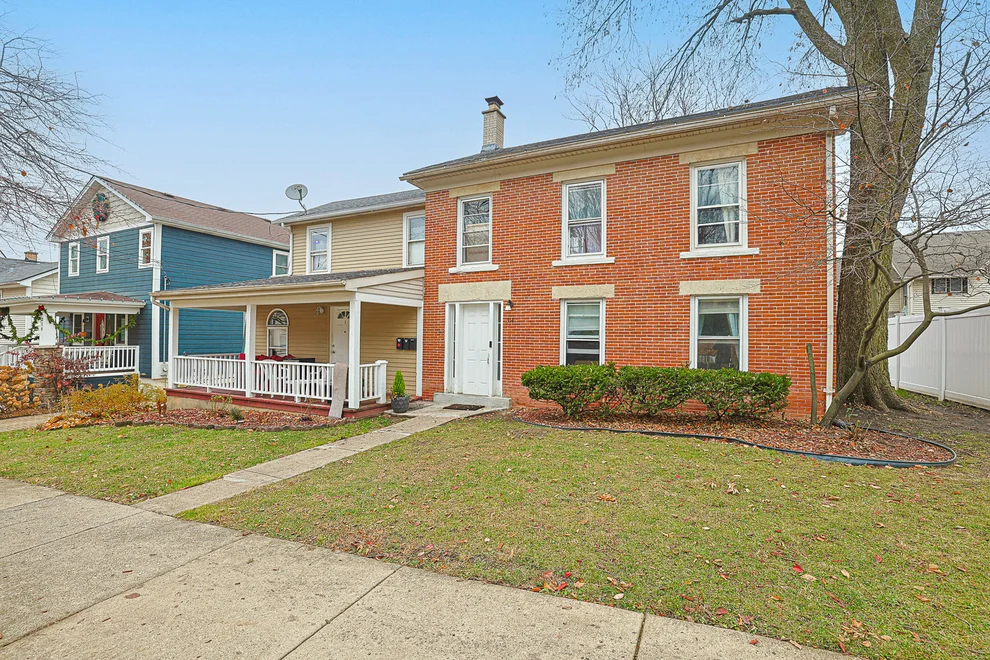 Unit for sale at 314 S 4th Street, St. Charles, IL 60174