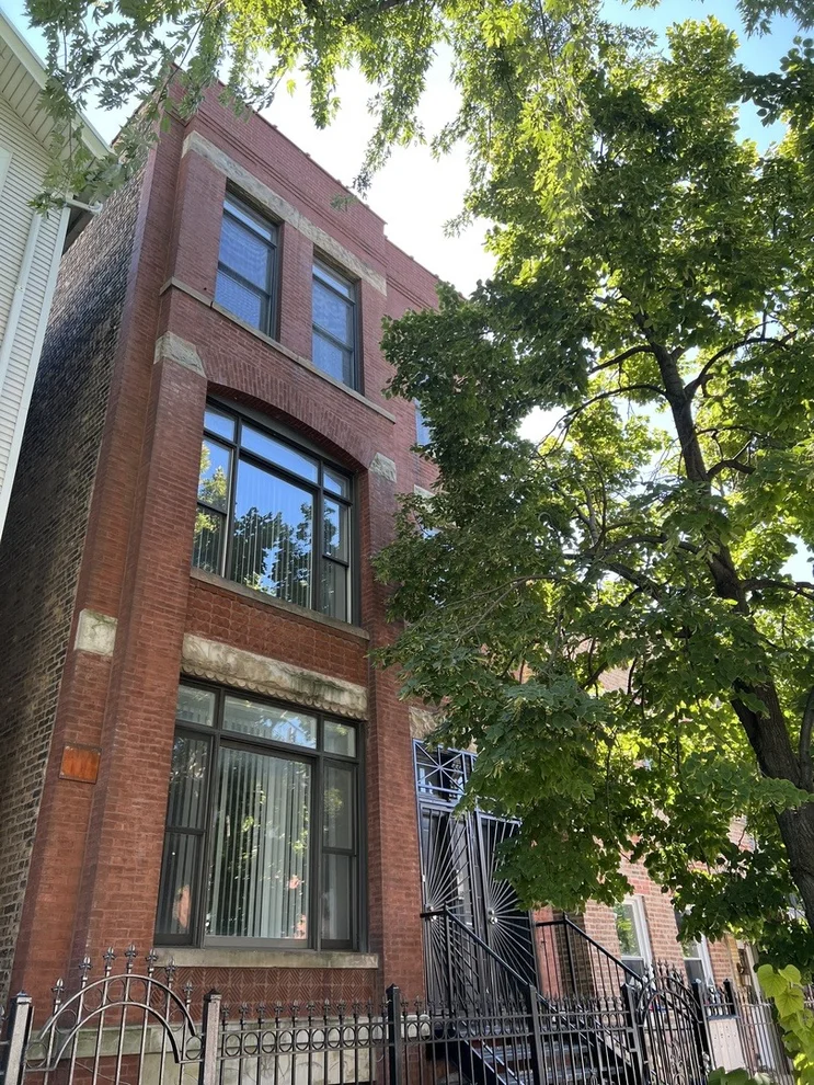 Unit for sale at 1227 W Ohio Street, Chicago, IL 60642