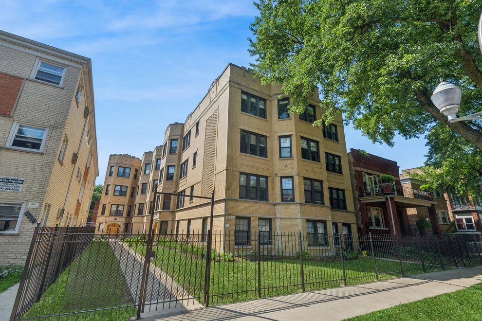 Unit for sale at 7520 N Winchester Avenue, Chicago, IL 60626