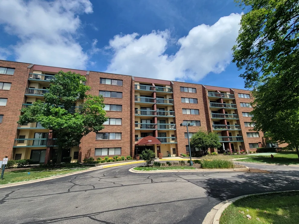 Unit for sale at 1800 Huntington Boulevard, Hoffman Estates, IL 60169