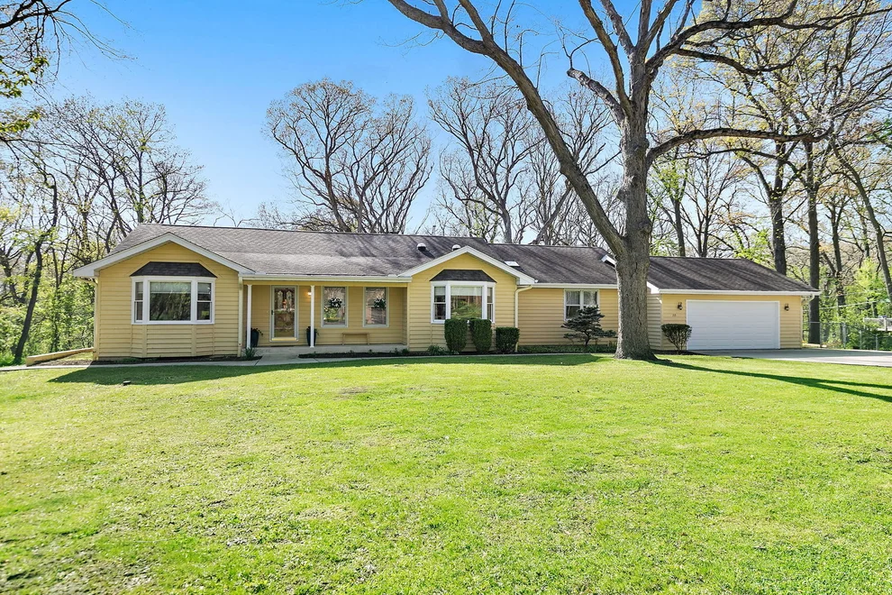 Unit for sale at 713 Council Hill Road, East Dundee, IL 60118