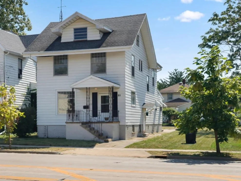 Unit for sale at 811 E Washington Street, Bloomington, IL 61701
