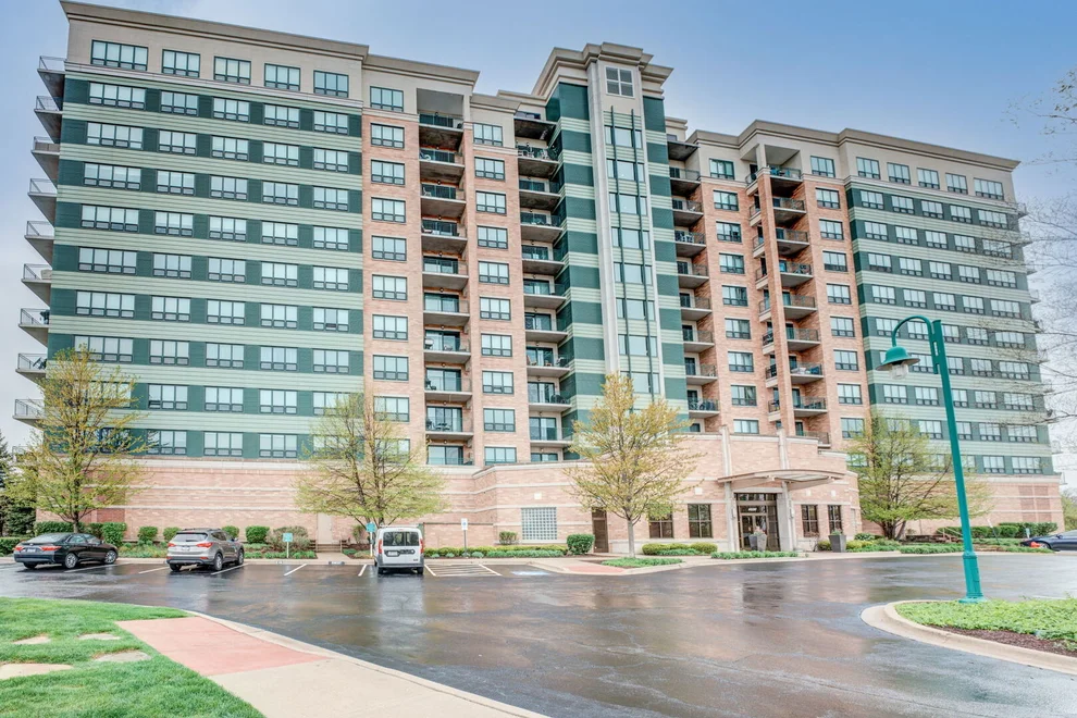 Unit for sale at 6420 Double Eagle Drive, Woodridge, IL 60517