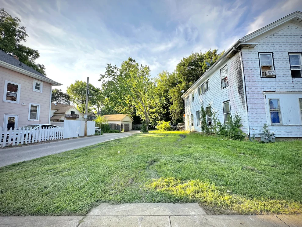 Unit for sale at 422 North Avenue, Aurora, IL 60505