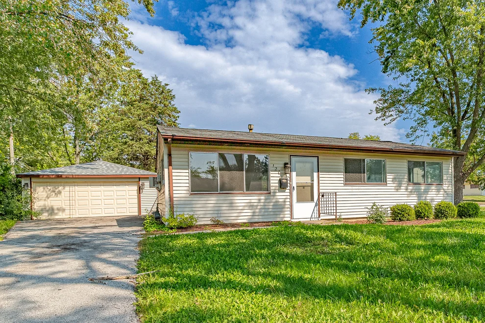 Unit for sale at 120 GROW Lane, Streamwood, IL 60107
