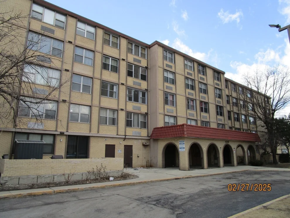 Unit for sale at 4350 W Ford City Drive, Chicago, IL 60652