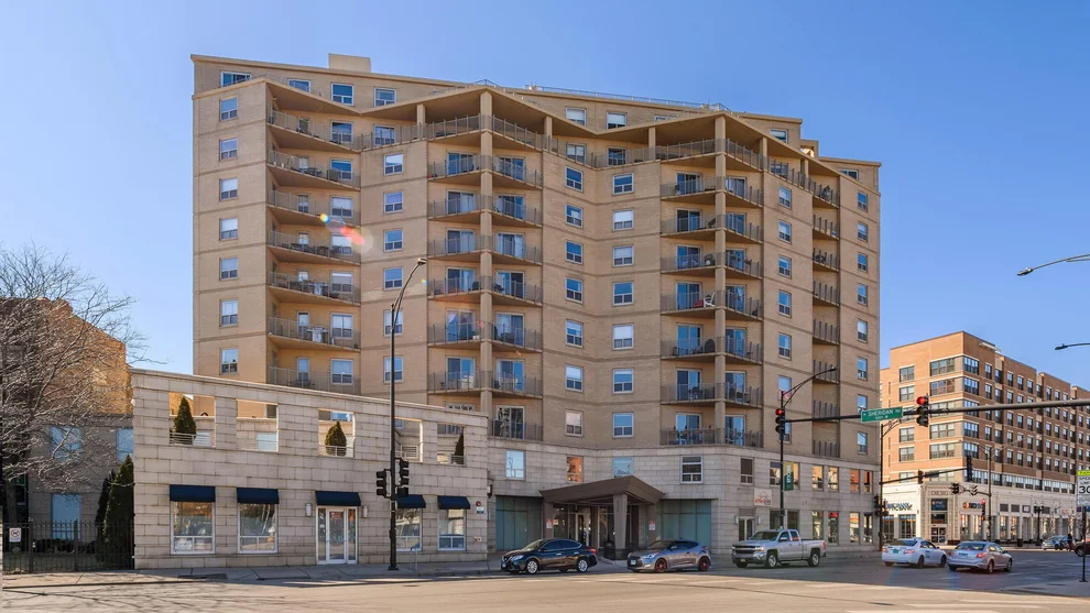 Unit for sale at 4350 N BROADWAY Street, Chicago, IL 60613