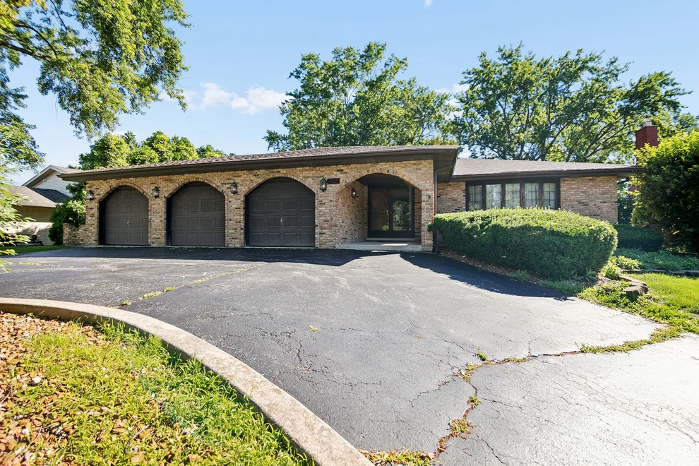 Unit for sale at 14015 S Cherokee Trail, Homer Glen, IL 60491