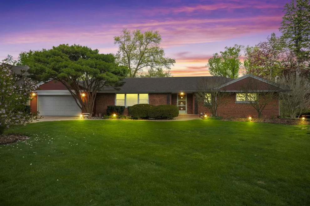 Unit for sale at 412 W Camp McDonald Road, Prospect Heights, IL 60070