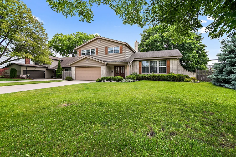 Unit for sale at 1409 E Rosehill Drive, Arlington Heights, IL 60004