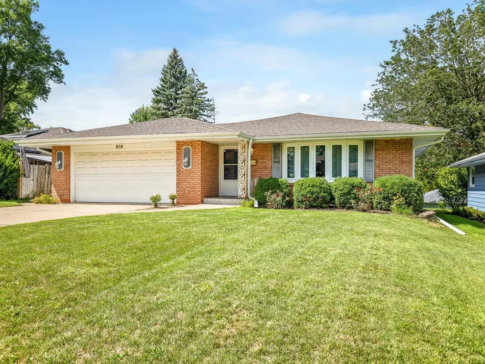 Unit for sale at 815 Parkside Drive, Rockford, IL 61108