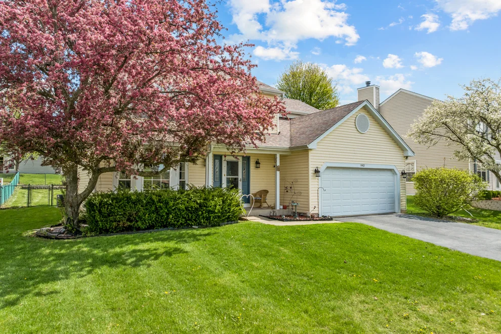 Unit for sale at 992 Mcphee Drive, Lake In The Hills, IL 60156
