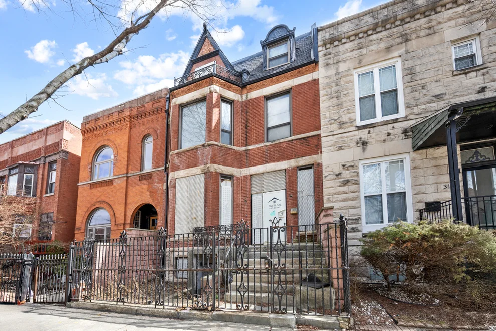 Unit for sale at 3143 S Giles Avenue, Chicago, IL 60616