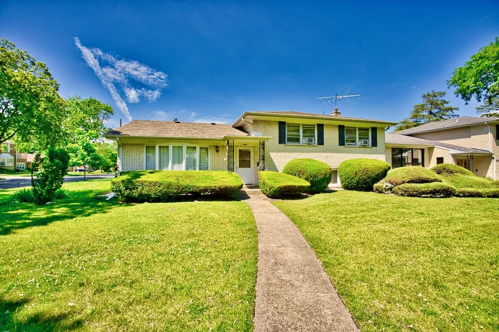 Unit for sale at 4454 Concord Lane, Skokie, IL 60076