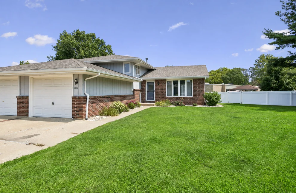 Unit for sale at 1022 Thornberry Court, Ottawa, IL 61350