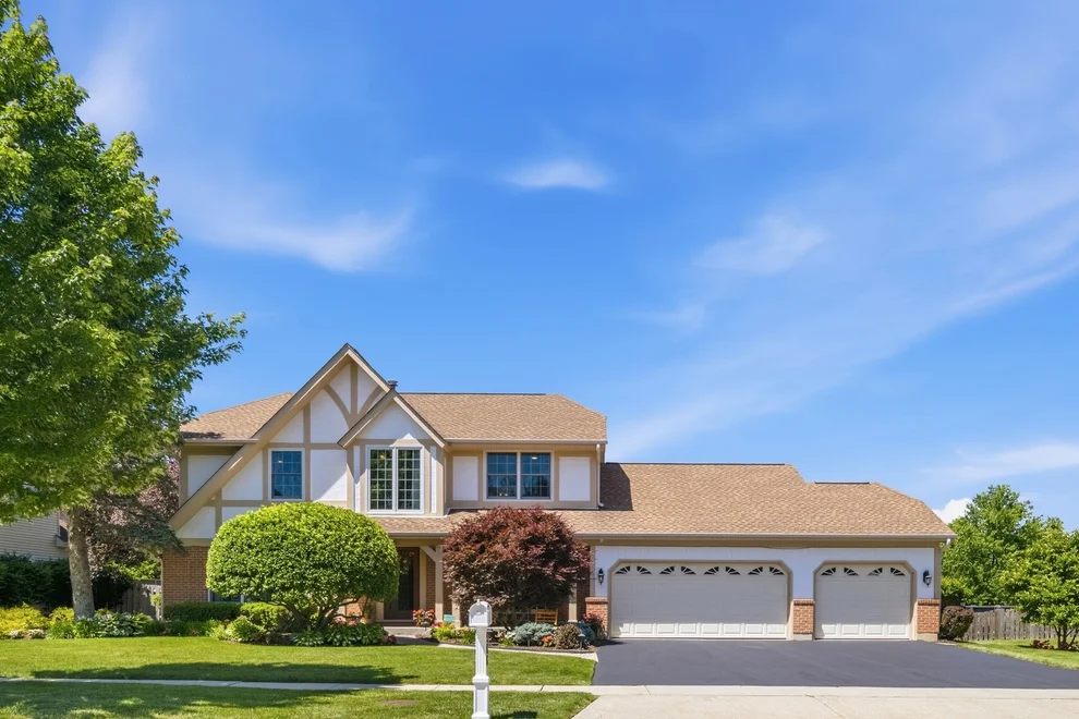 Unit for sale at 566 Yardley Trail, Mundelein, IL 60060