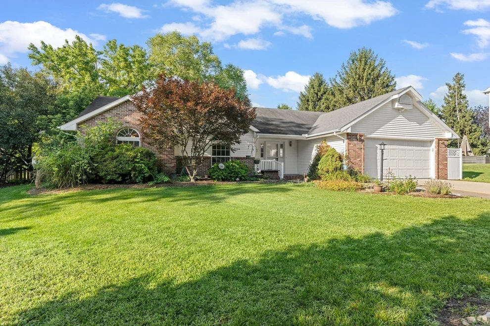 Unit for sale at 1108 Beaver Creek Lane, Mahomet, IL 61853