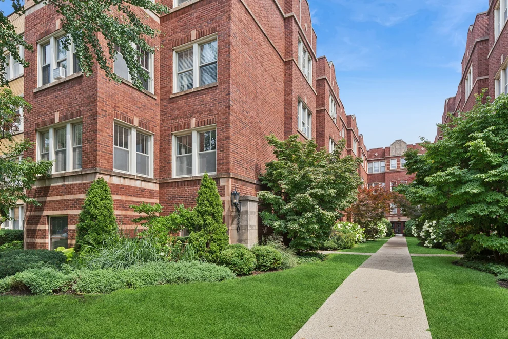 Unit for sale at 240 S Maple Avenue, Oak Park, IL 60302