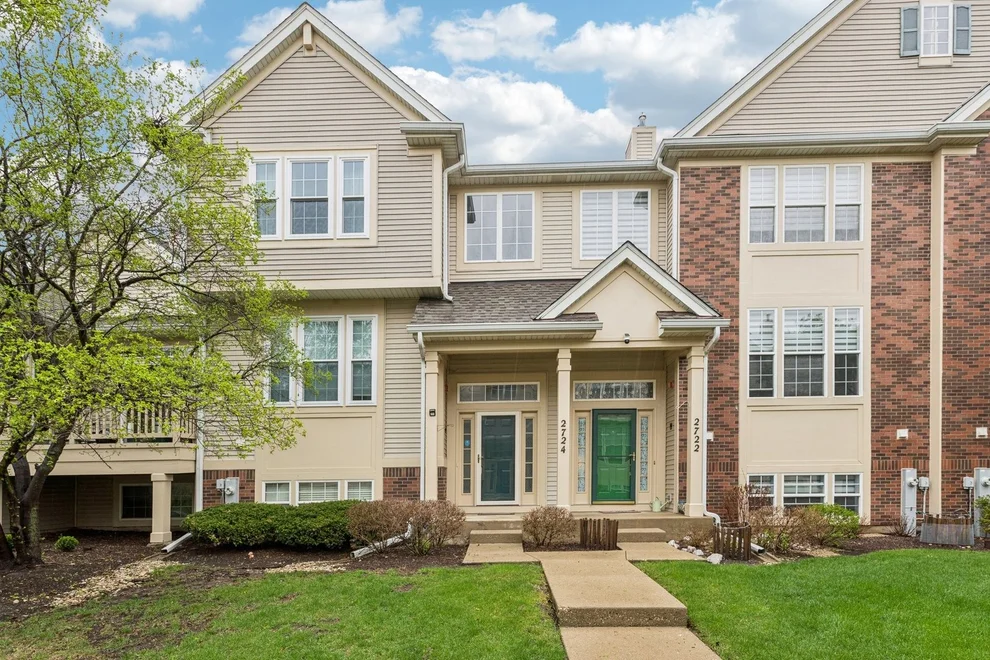 Unit for sale at 2724 N GREENWOOD Avenue, Arlington Heights, IL 60004