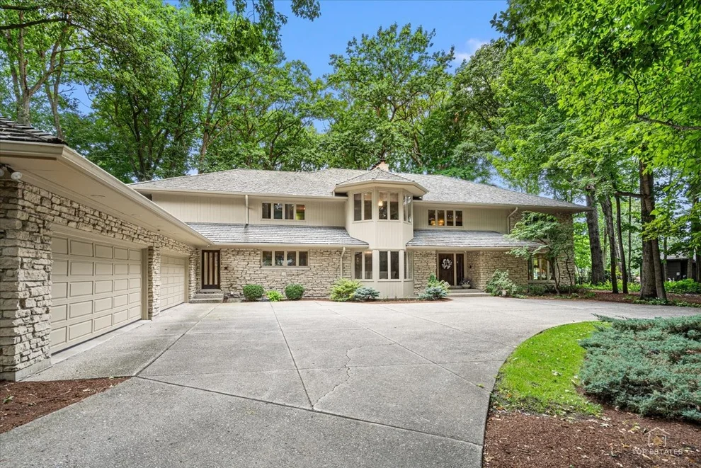 Unit for sale at 1725 Persimmon Drive, St. Charles, IL 60174