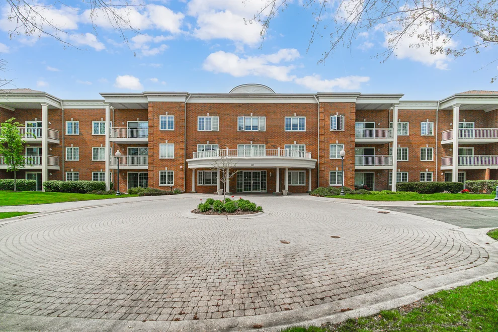 Unit for sale at 124 Day Street, Bloomingdale, IL 60108