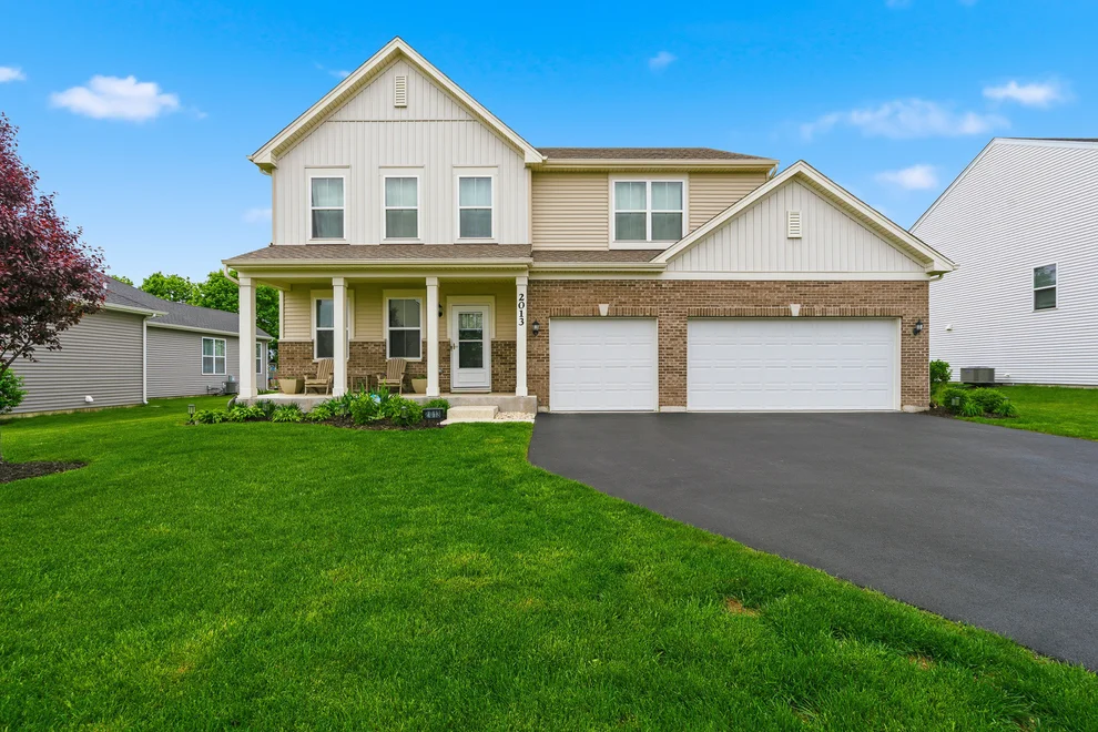 Unit for sale at 2013 Rosehall Drive, Joliet, IL 60431