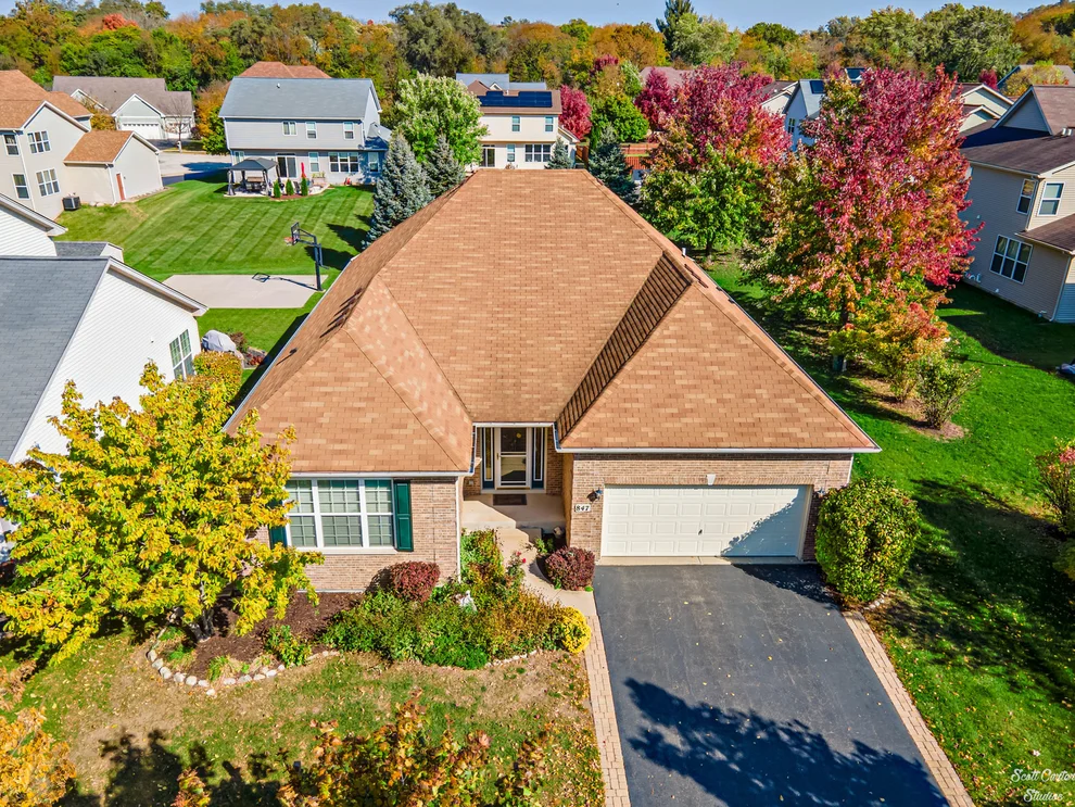 Unit for sale at 847 Beech Drive, Elgin, IL 60120
