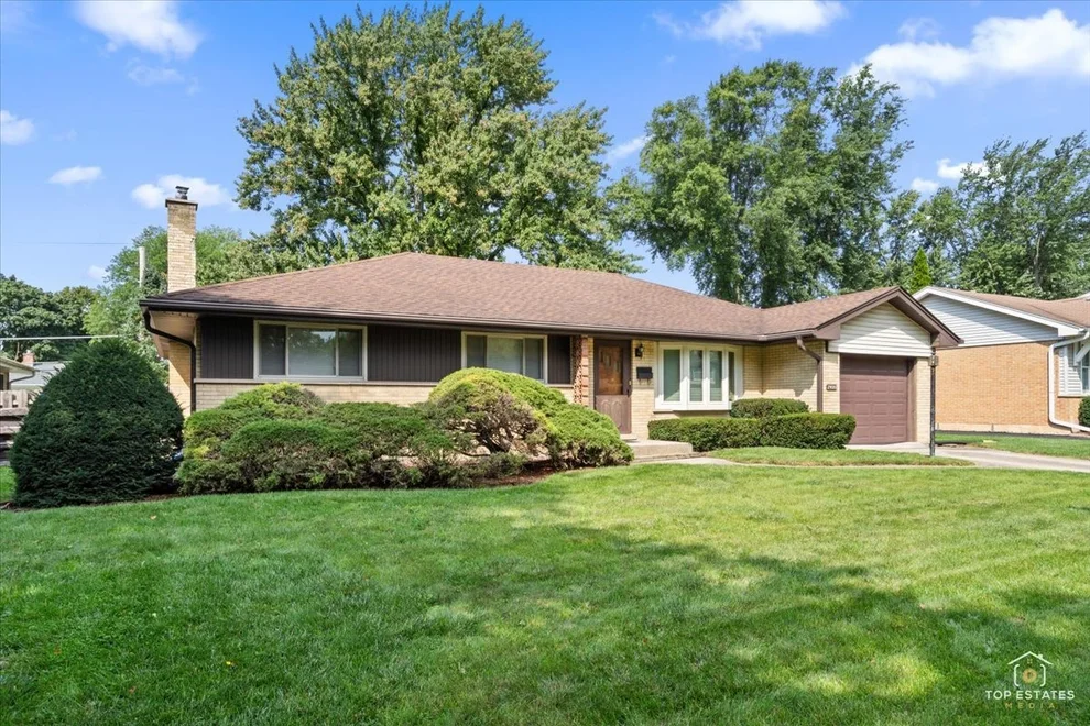 Unit for sale at 1420 N Hickory Avenue, Arlington Heights, IL 60004