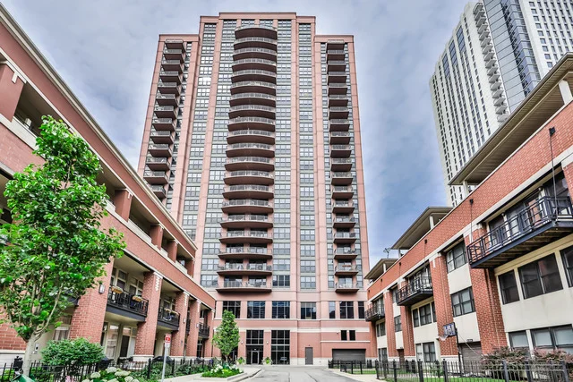 Unit for sale at 330 N Jefferson Street, Chicago, IL 60661